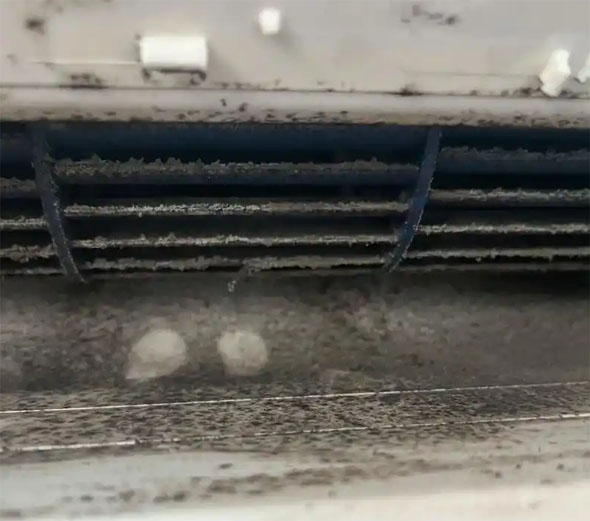 民乐空调吹的风有股烧焦味是怎么回事